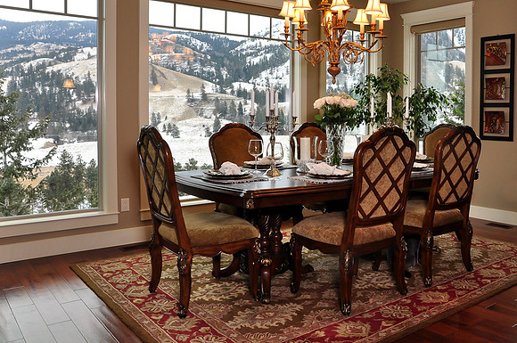 Traditional Dining Room